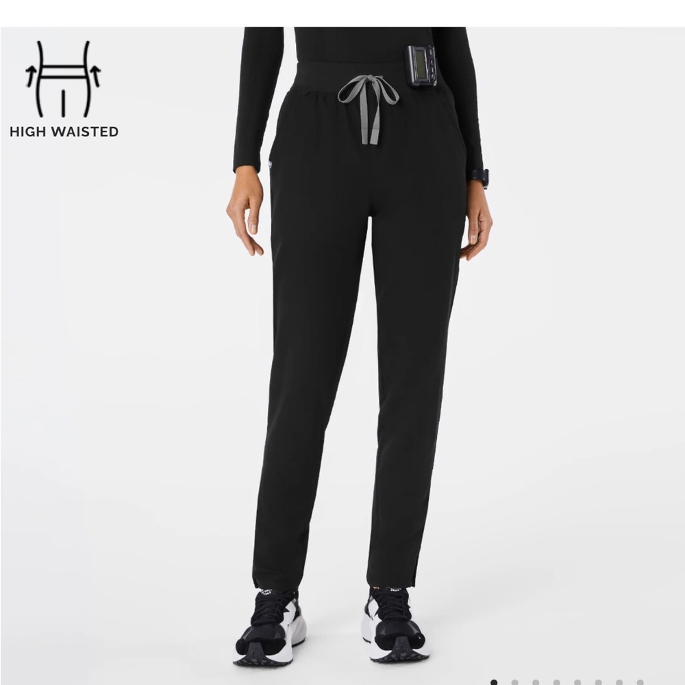 NWT!!  FIGS. High Waisted Bristol Slim Tapered
Scrub Pants- M Petite- Black
